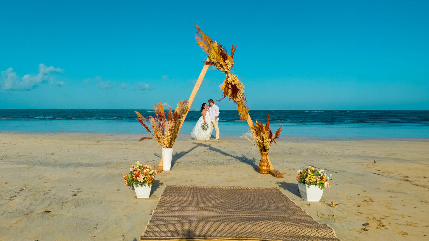 Ensaio Pré Wedding com Cenário estilo Elopement Wedding Pé na Areia em Maragogi Al