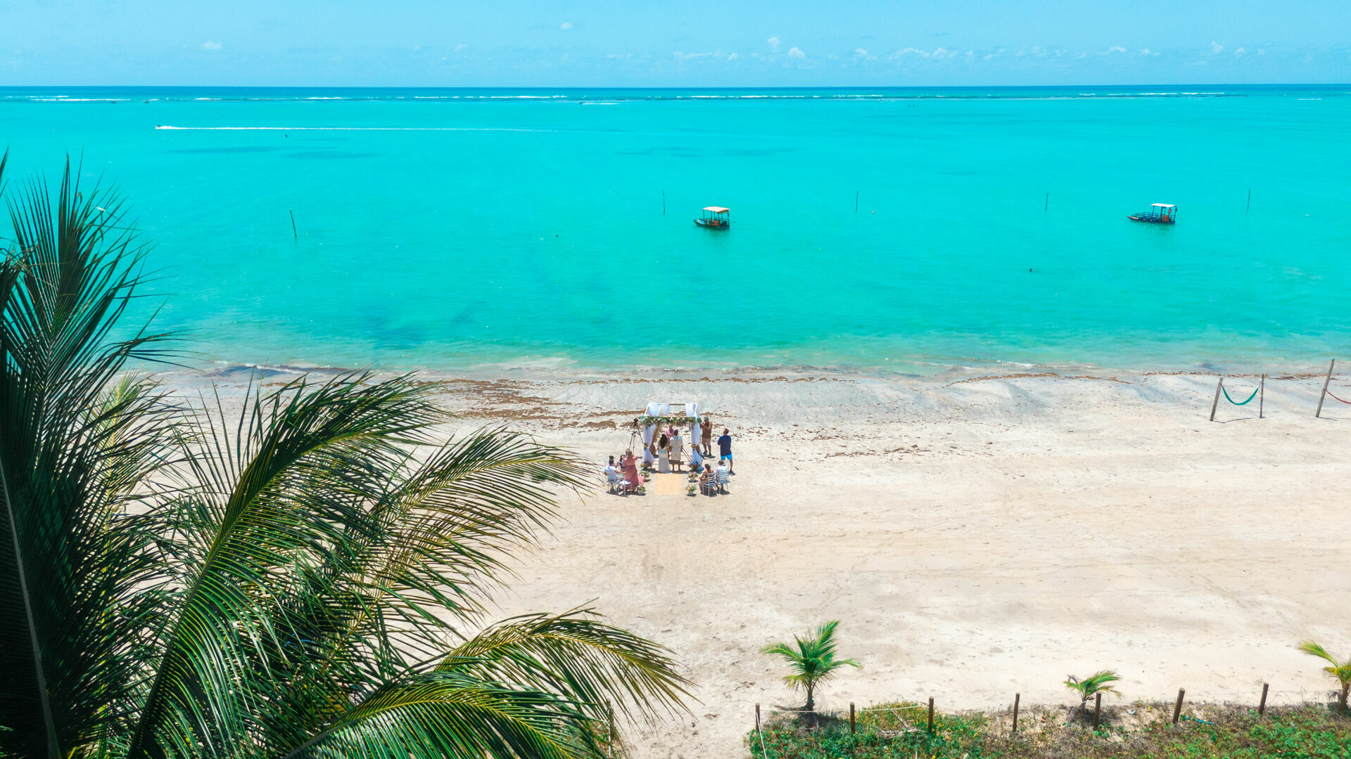 Foto CasamentoIntimista pé na areia de Paula & Clésio | Praia de Antunes _ Maragogi Al - Imagem 1